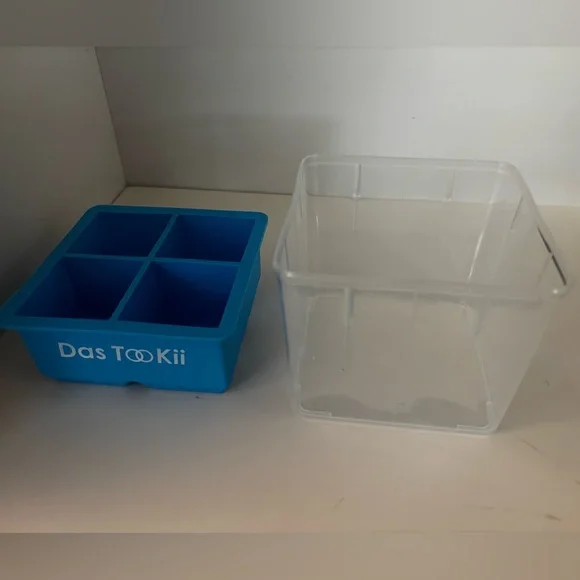 [NWT] Clear Ice Cube Maker - Picture 4 of 9